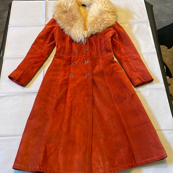 Jackets & Blazers - Vintage Burnt orange/rust color suede coat with Sherpa lining & fake fur collar